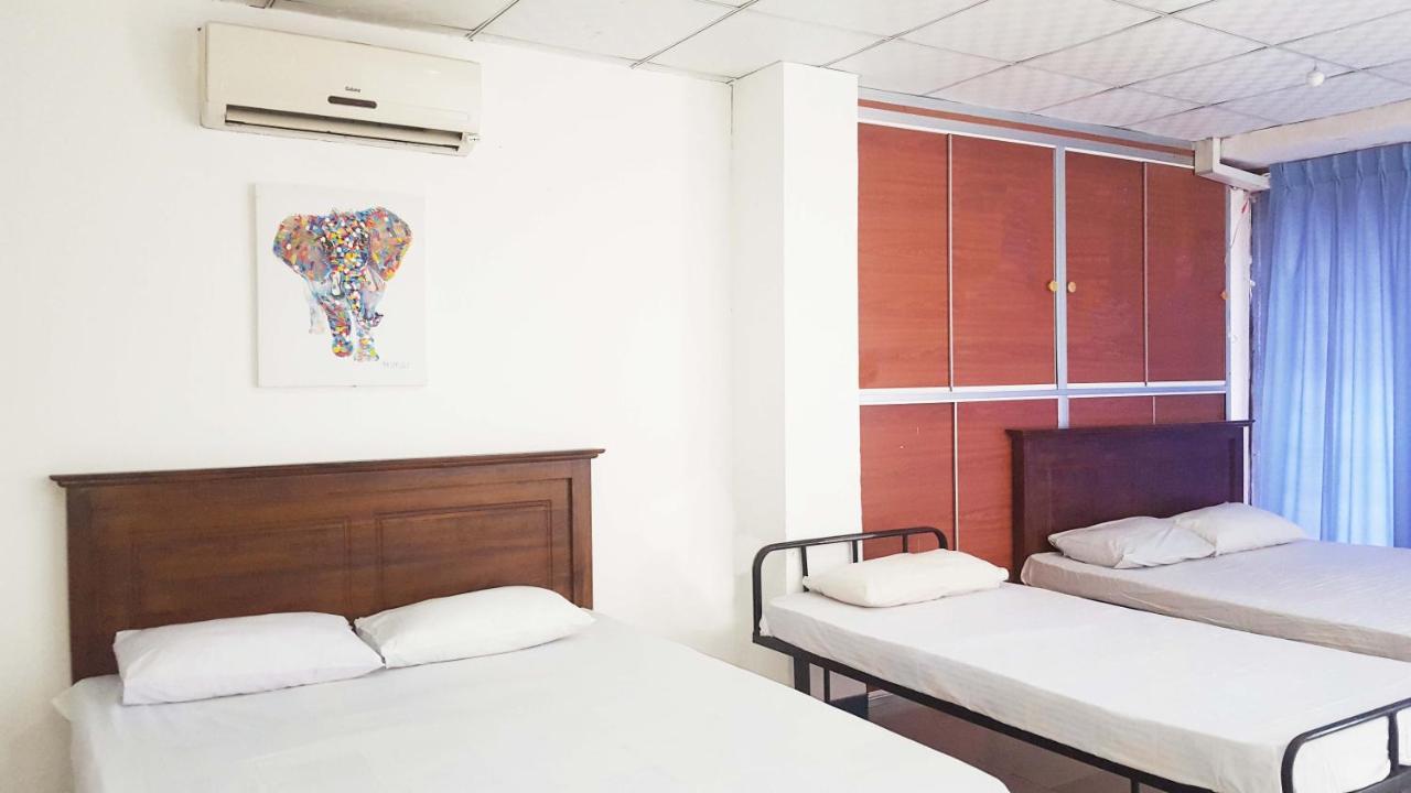 The Beehive Colombo Hotel Exterior photo